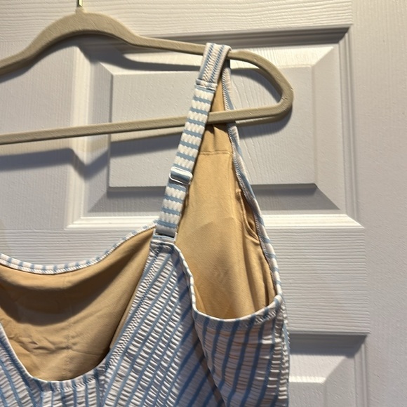 NWT! Old Navy Seersucker Square Neck One Piece Swimsuit 3X bathing suit - Picture 8 of 9